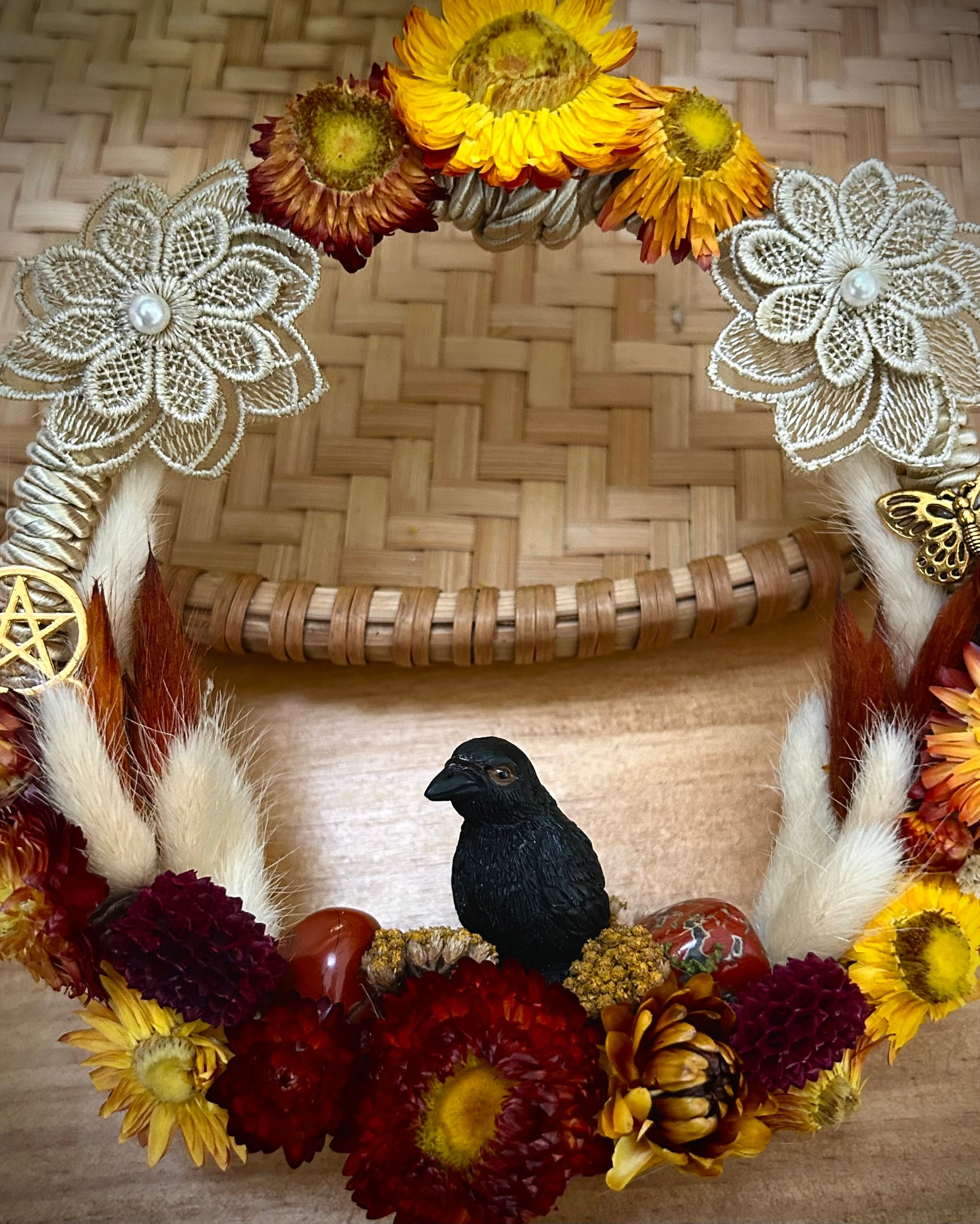 Carnelian 'raven's nest' wreath