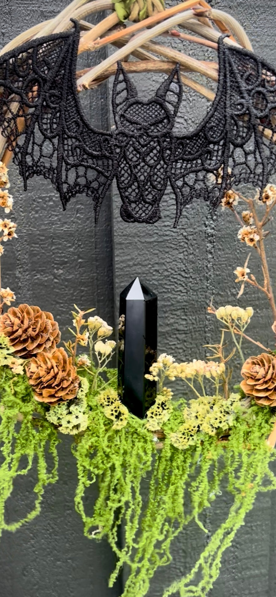Obsidian'Lacey knight' Bat Wreath